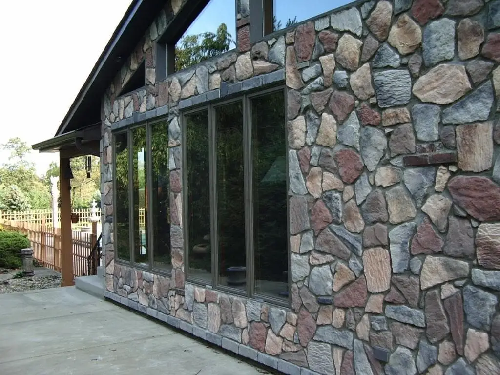 Особенности установки фасада из натурального камня