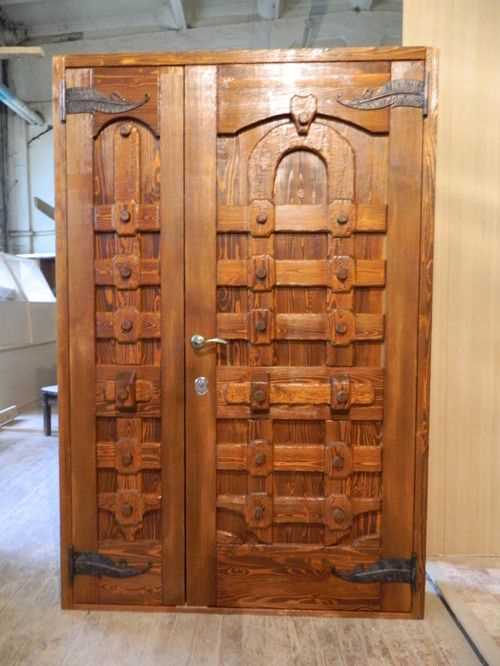 Преимущества и недостатки деревянных дверей