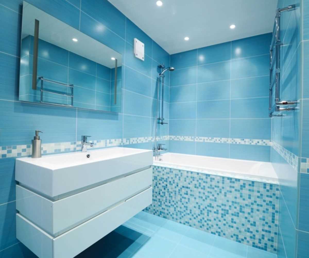 Керамическая плитка vs. керамогранит: какой материал выбрать для ванной комнаты?